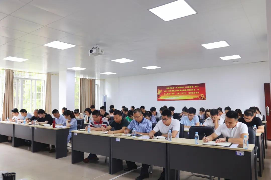 尊龙人生就是博Z6集团召开2021年上半年工作总结会2.jpg 尊龙人生就是博Z6集团召开2021年上半年工作总结会2.jpg